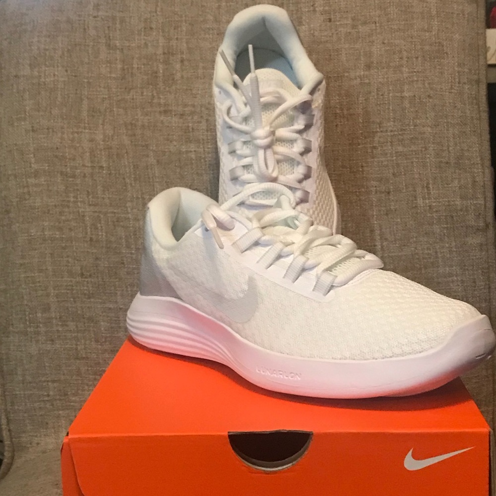 Wmns Nike LunarConverge white/plt grey